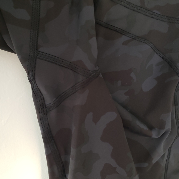 NWOT Fast & Free High-Rise Tight 28” Non-Reflectiv - Picture 9 of 9